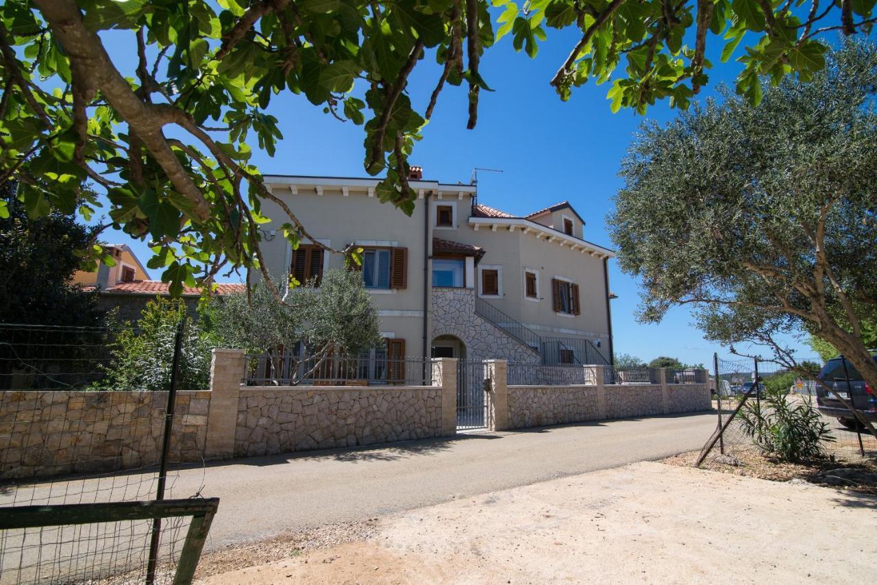 Apartments With A Parking Space Punta Kriza, Cres - 8082 Eksteriør billede