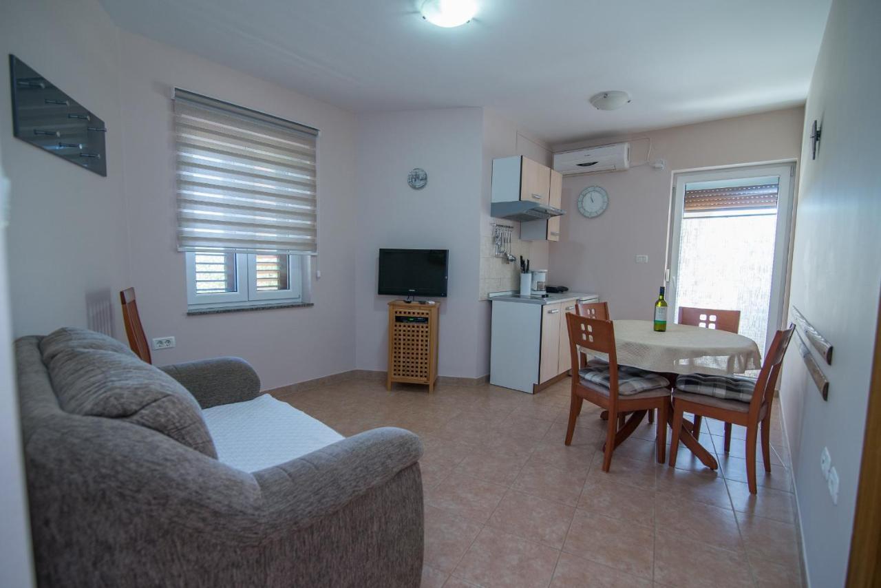 Apartments With A Parking Space Punta Kriza, Cres - 8082 Eksteriør billede